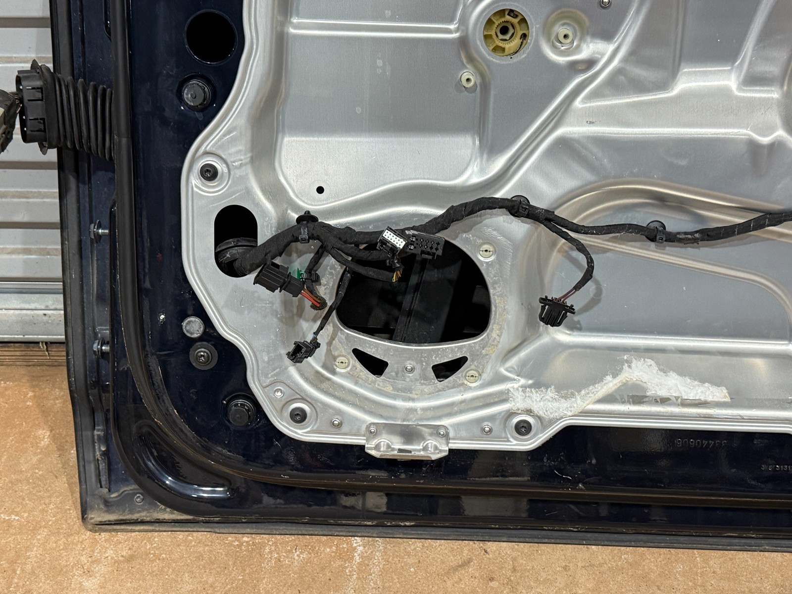 06-12 Bentley Continental Flying Spur Front Right Pass Exterior Door Shell PO43