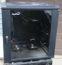 NAVEPOINT 12U 24" DELUXE IT WALLMOUNT CABINET SERVER RACK. LOCAL PICK UP ONLY.