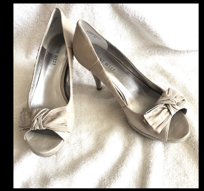 Nine West gray leather peep bow Pumps Heel Shoes size