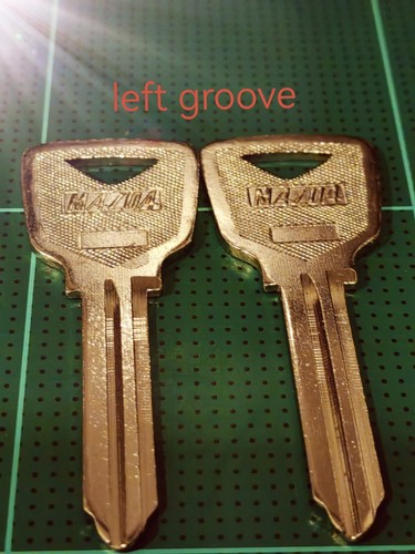 2 X FOR MAZDA 1200 1300 R100 RX2 RX3 RX4 RX7 BLANK KEYS LEFT OR RIGHT ...