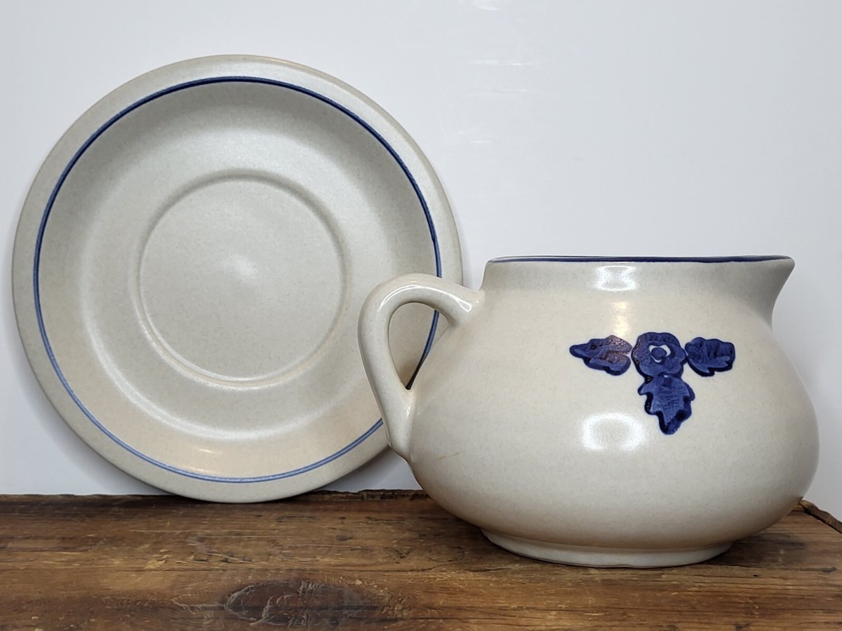 Vintage Pfaltzgraff Yorktowne Gravy Boat Stoneware