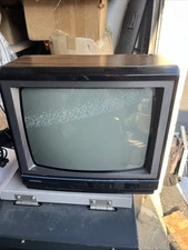 Magnavox 13" CRT TV Model 13A304-00AA No Remote No Antenna Wood panel