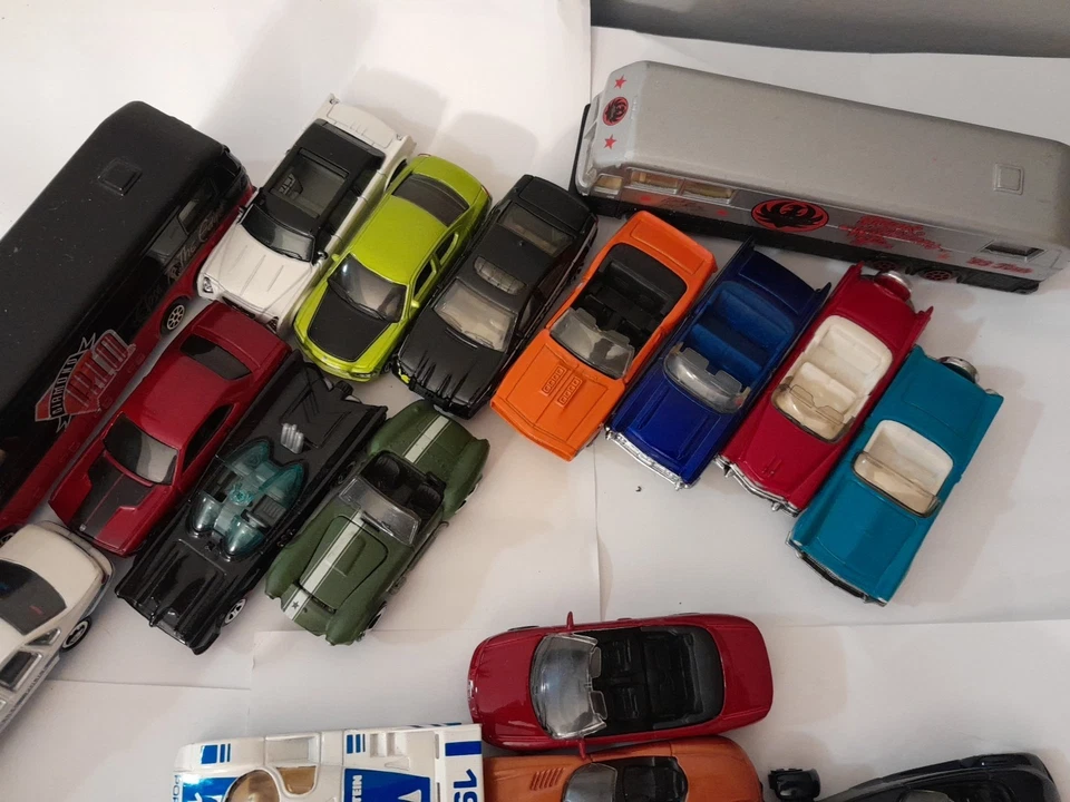 Lot Of 30 Plus Die Cast Cars, 7 Old Matchbox, 3 Old Hot Wheels, 16 Maisto - Image 4 of 4