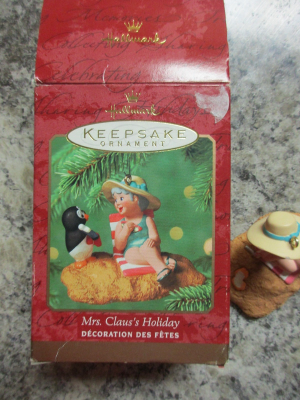 Hallmark Keepsake Christmas* 2000*MRS CLAUS HOLIDAY *Ornament  in Orginal BOX