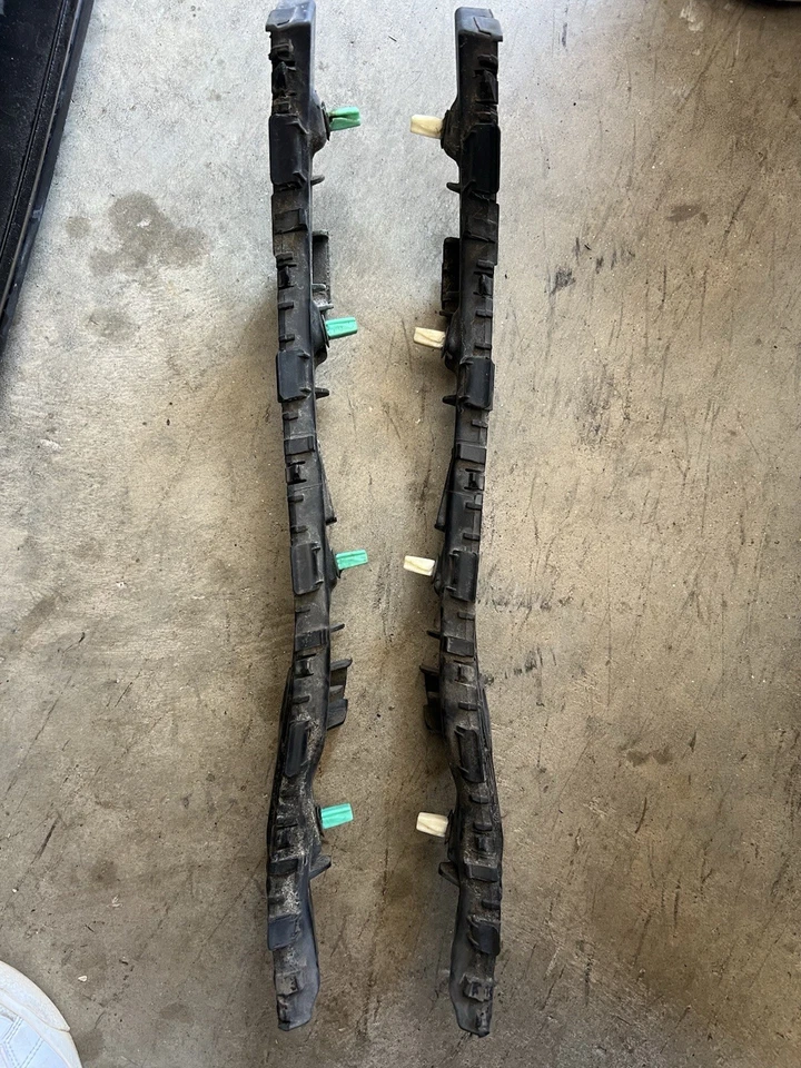 Parachoques trasero Ford Fusion 2014-2020 soportes de montaje lateral guías diestro y derecho OEM Foto 3 de 4