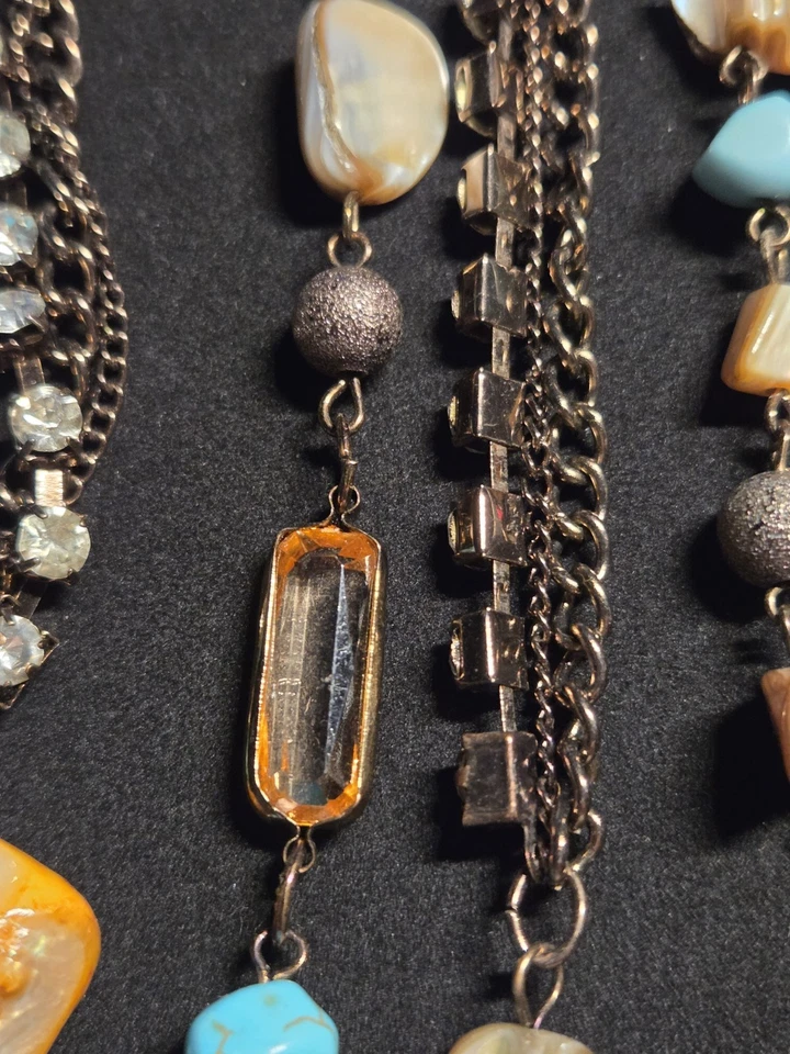 Collar Coach de filamento largo de piedras preciosas mixtas, diamantes de imitación, turquesa, perlas. Foto 2 de 4