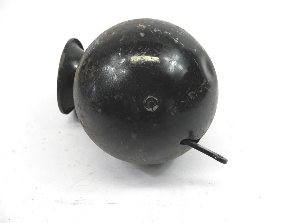 VINTAGE USED 1941 HUPMOBILE BLACK HORN UNTESTED WITH USAGE AND STORAGE WEAR/RUST - Image 4 of 4
