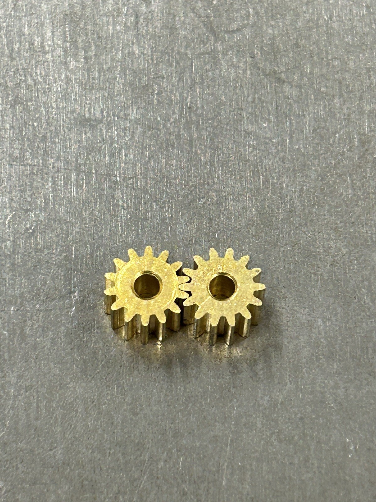 QTY 1 TRADESHIP BRASS SPUR PINION GEAR 14 TEETH 3/32" BORE SLOT CAR M0