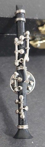 Miniature Clarinet lapel pin with case - Picture 3 of 13