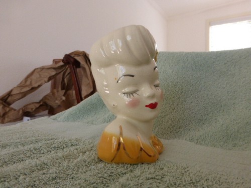 Vintage 5" Glamour Girl Blond Lady Head Vase Gold Accents Hand Painted - Picture 5 of 7