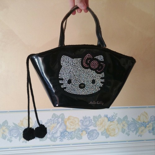 Hello Kitty Store in San Babila, Milano - Autumn/Winter 2009-2010 ¤ non  solo Kawaii