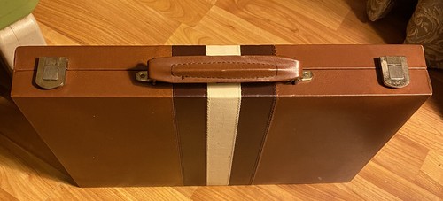Vintage Backgammon Set in Folding Wooden Game Case with Rule Booklet - Picture 4 of 10