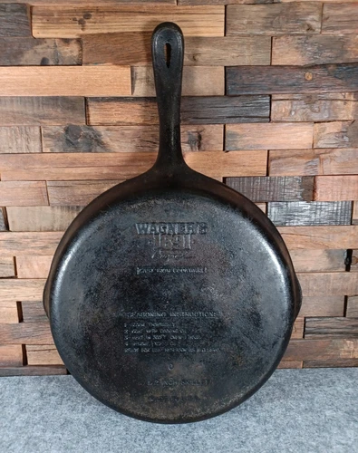 Vintage Wagner's 1891 10.5" Cast Iron Skillet Frying Pan Made in USA Clean
