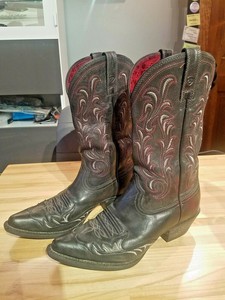 wingtip cowboy boots