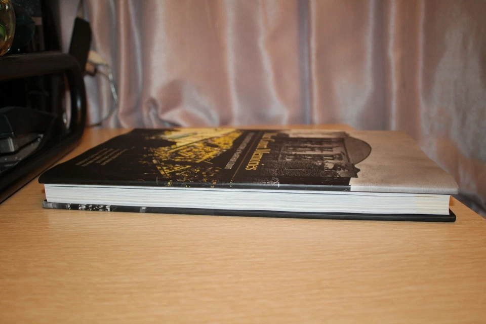 Mac Court Memories Illustrated History McArthur Court LIMITED EDITION 8/500 Oreg - Image 4 of 4