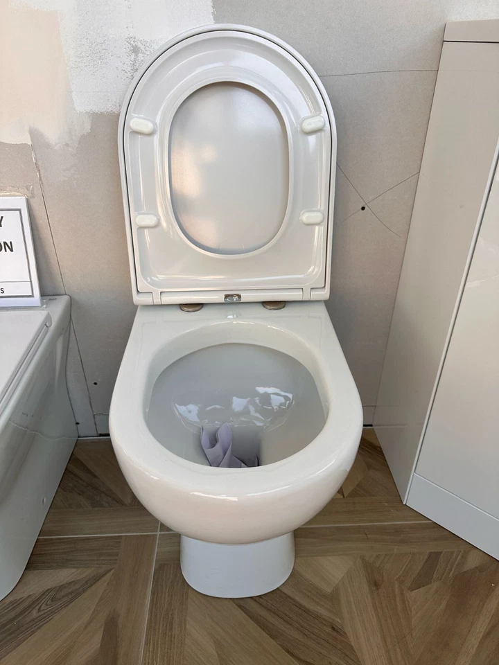 RAK Ceramics Kala back to wall pan and seat white - Image 3 of 3