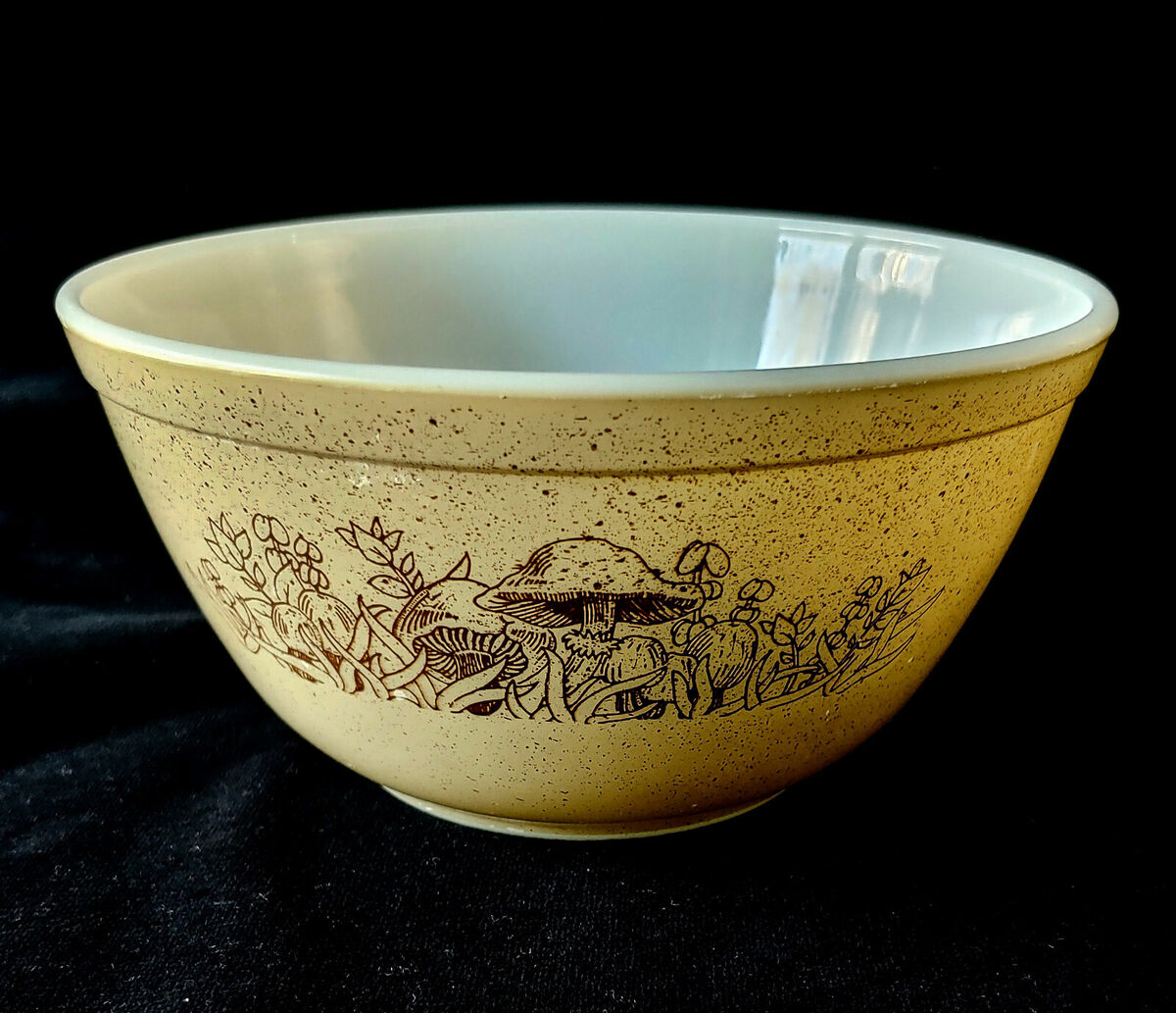 Vintage PYREX Mixing Bowl Vintage PYREX Mixing Bowl