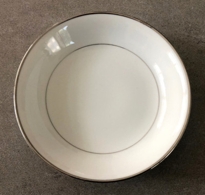 Harmony House China Mary 3835 White w/ Platinum Trim - 5-1/2'' DESSERT BERRY BOWL