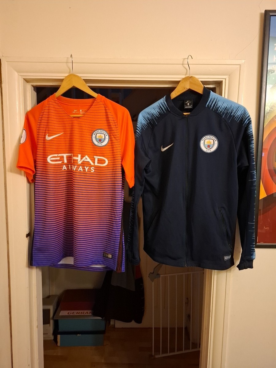 Manchester City Medium 2016/17 Away Shirt Nolito #9 Nike Anthem Jacet  2018/19*