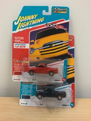 2022 Johnny Lightning Bermuda Blue & Torch Red 2005 Chevy SSR Set MIP Read