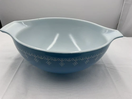 Pyrex Cinderella Bowl 4 Qt #444 Snowflake Blue  Vintage Great Condition