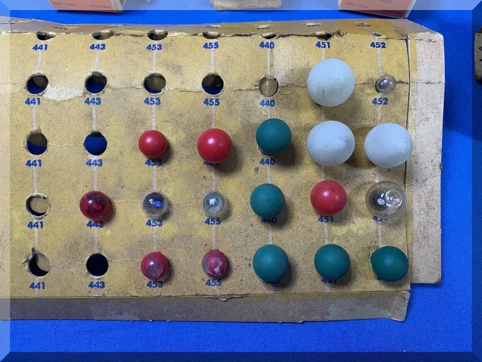 LIONEL ELECTRIC MODEL TRAIN ACCESSORIES LAMP BULBS CLEAR WHITE RED GREEN & BOXES - Image 2 of 4