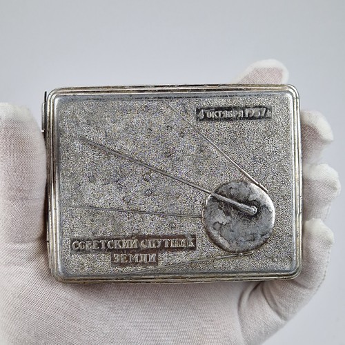 Vintage Sowjetisches Zigarettenetui "Sowjetischer Satellit der Erde" UdSSR Raumfahrtprogramm
