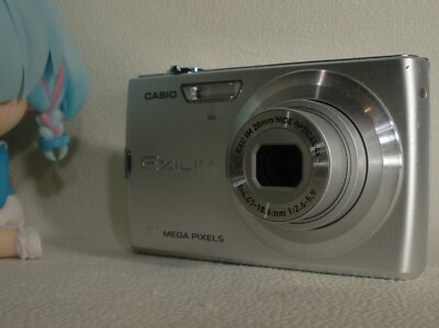 CASIO EXILIM ZOOM EX-Z250,f/2.6,9.3MP,4x,3in,Silver, Excellent