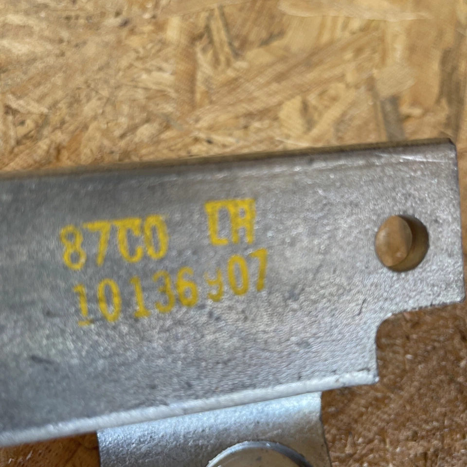 1987-1992 CHEVROLET BERETTA, CORSICA ЛЕВОЙ И ЗАДНЕЙ ДВЕРИ ПЕТЛЯ, GM: 10136907 - Изображение 4 из 4