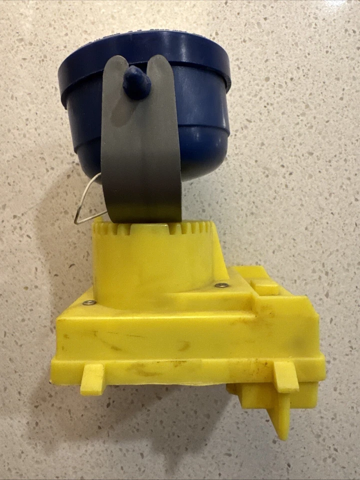 Boneco de ação vintage 1974 Mego Batman DC Comics super-herói Batcave Bat Signal - Imagem 4 de 4