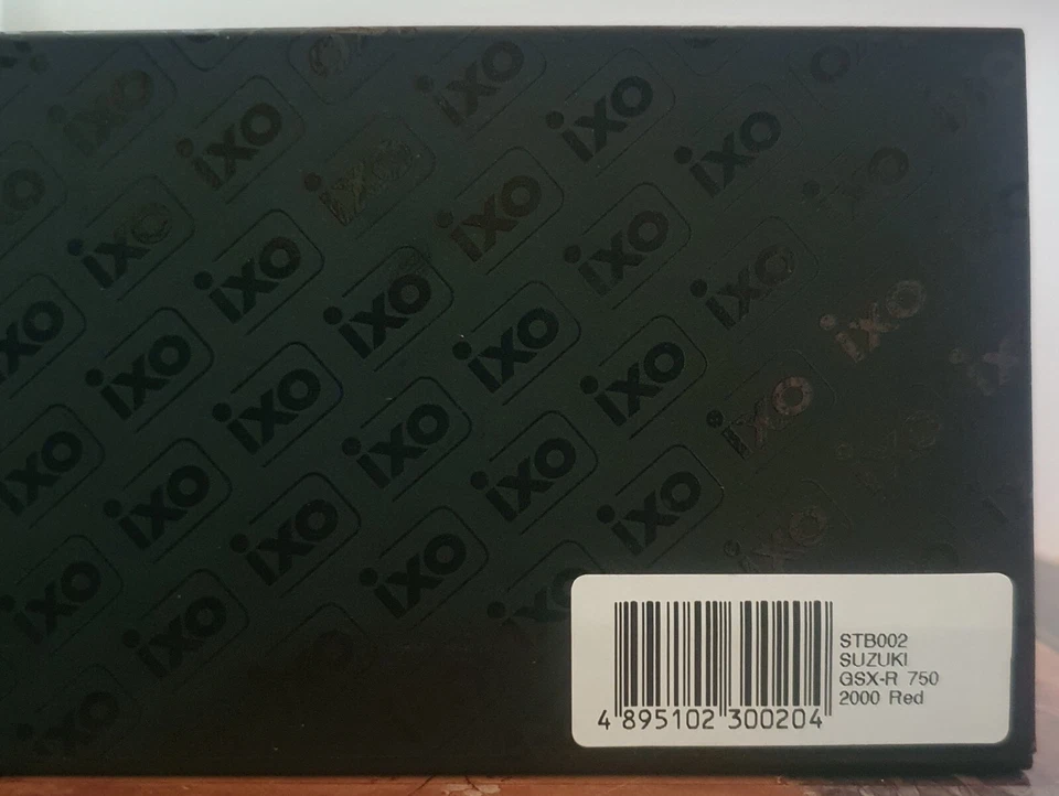 1:24 scale IXO,  STB002  Suzuki GSX-R 750   Year 2000 - Image 2 of 2