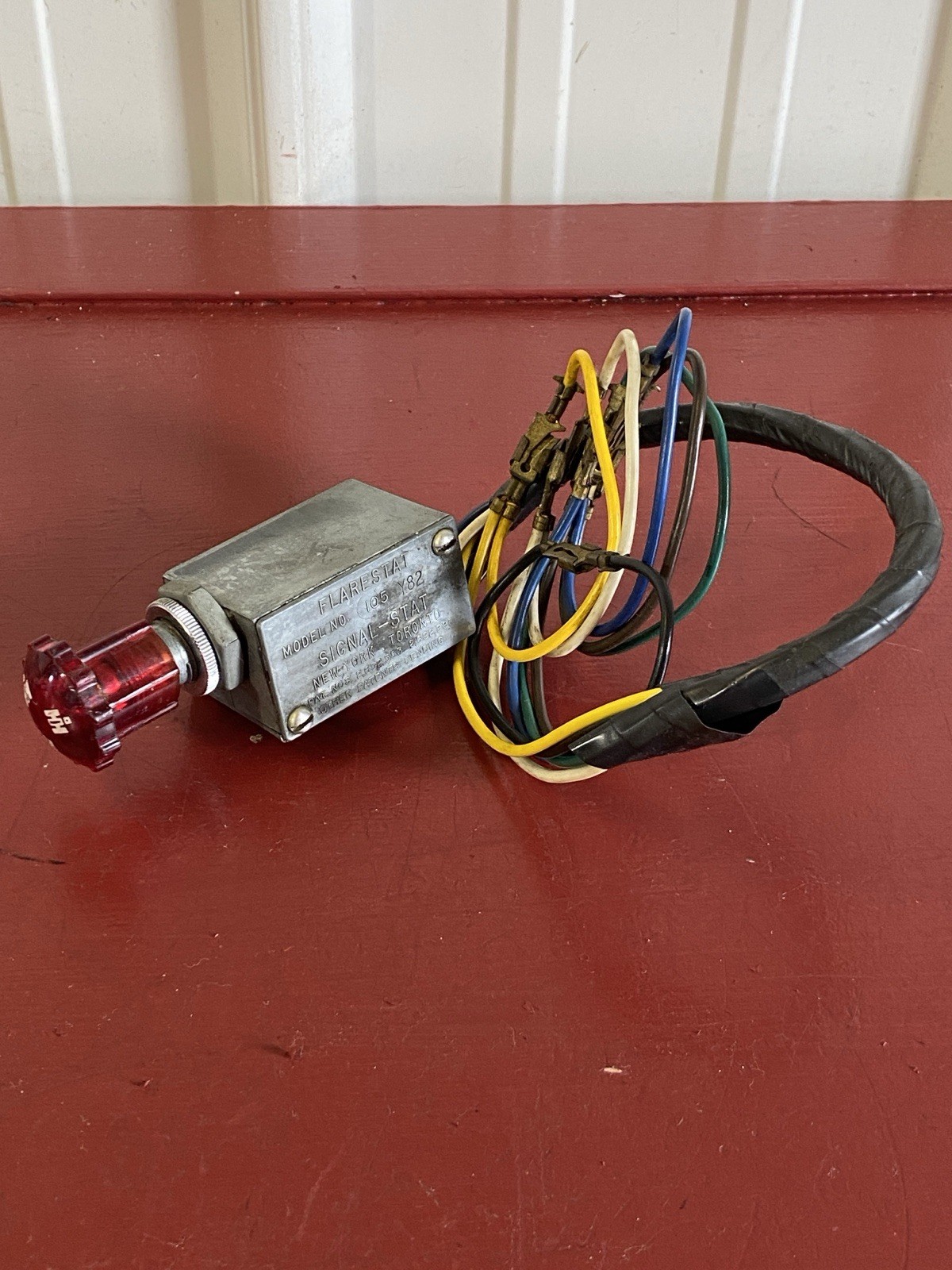 VINTAGE SIGNAL-STAT FARESTAT MODEL 105 Y82 EMERGENCY FLASHER ACCESSORY IH KNOB
