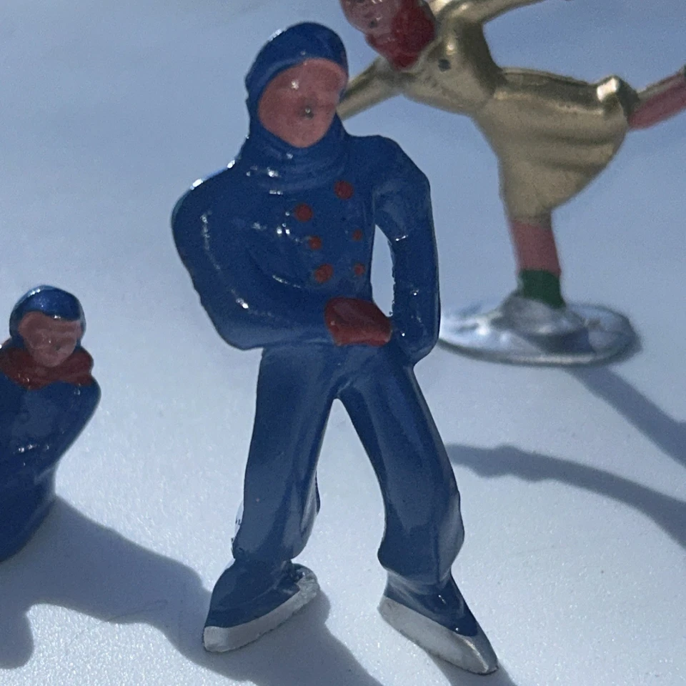 (Lote de 10) Estatuetas vintage de chumbo fundido de cenário de inverno de Natal do Barclays dos anos 1950 - Imagem 4 de 4