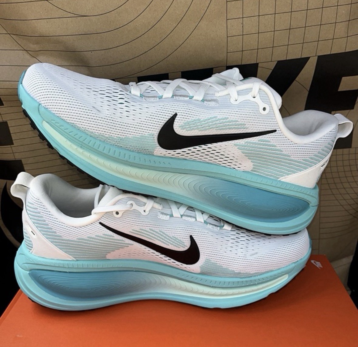 NEW Nike Vomero 18 White Dusty Cactus Black Running NBY HM6803103