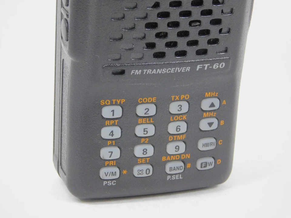 Yaesu FT-60R Handheld Ham Radio Dual-Band FM Transceiver (US version, excellent) - Image 3 of 4