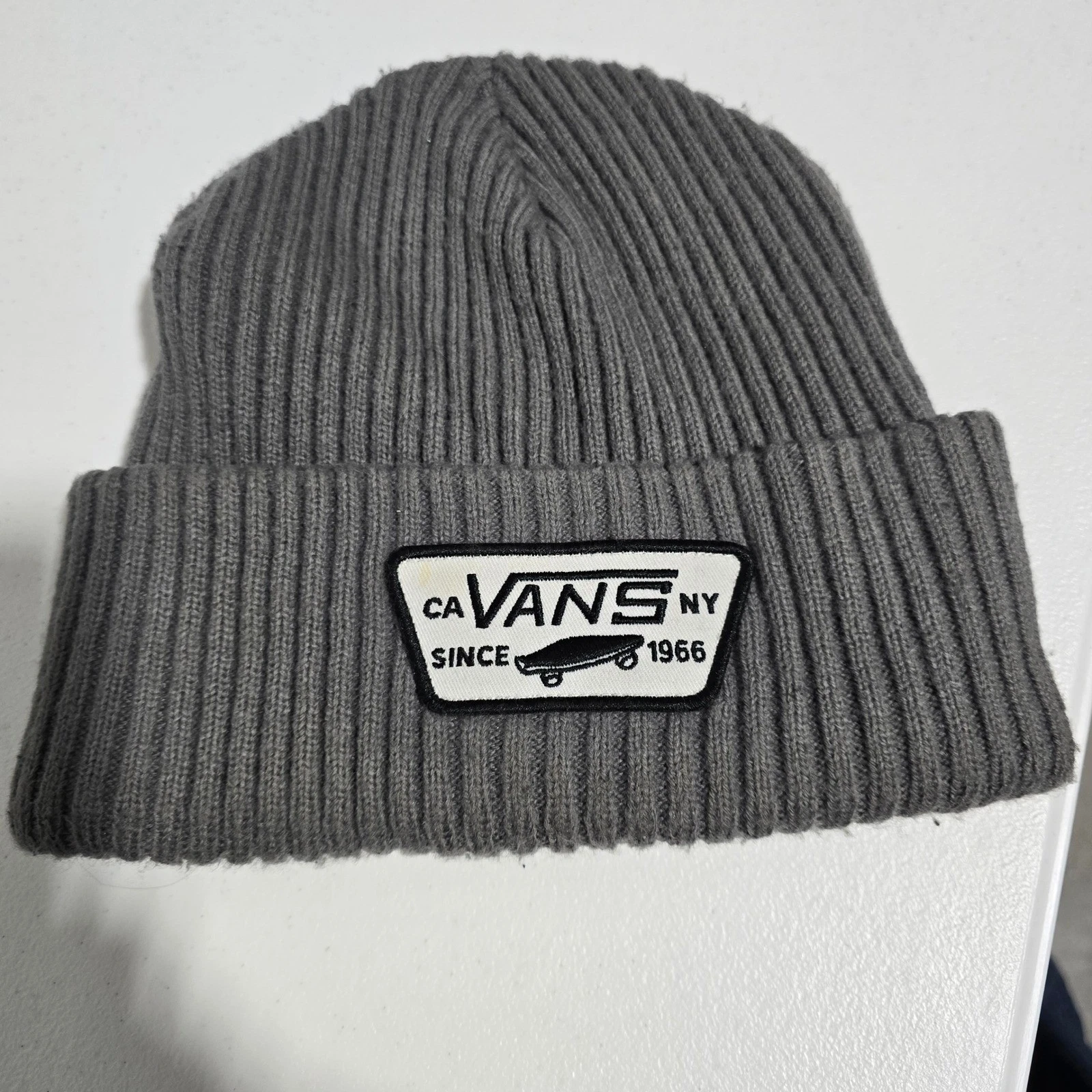 Vans Off The Wall Beanie Hat Gray Ribbed Knit Cuffed Skateboard Patch MPO6349
