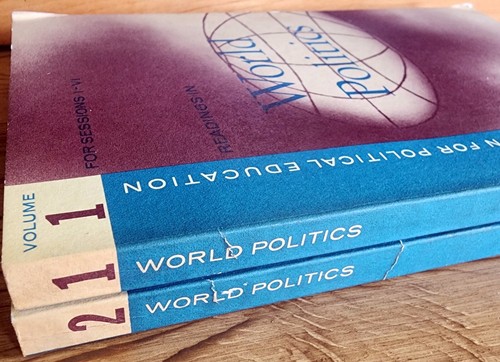 1957 Readings in World Politics Volumes One & Two In Case Robert A. Goldwin - Imagen 17 de 17