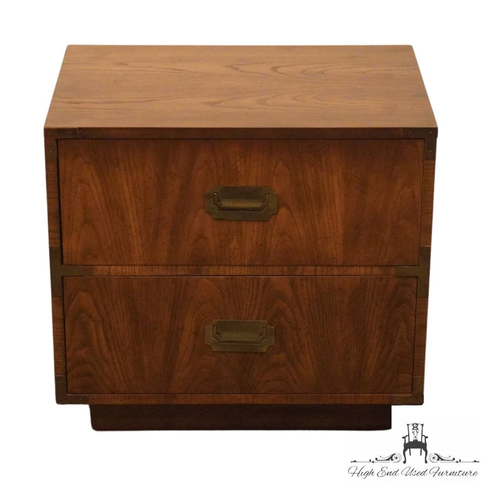 DIXIE MUEBLES Mesita de Noche Nogal Italiana Campaña Estilo 24" Dos Cajones 767-621 Foto 3 de 4