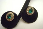 VINTAGE 1940s VARGAS FAUX EMERALD RHINESTONE SCREW BACK EARRINGS — photo 7