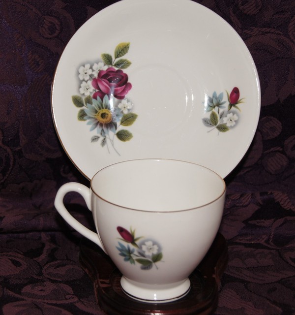 Tea Cup and Saucer Set ELIZABETHAN Fine Bone China England eBay