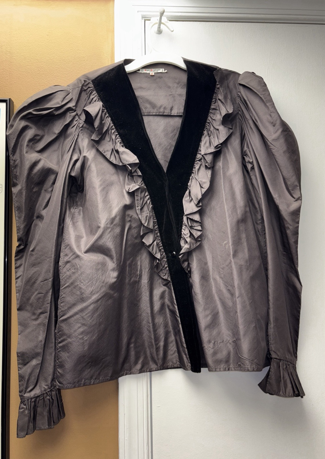 Vintage Yves Saint Laurent Ruffles E Velluto Grigio