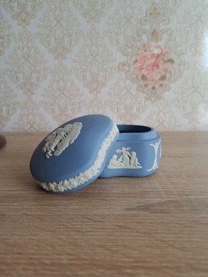 Vintage jewelry box. Box for knick-knacks. WEDGWOOD Jasperware, small box