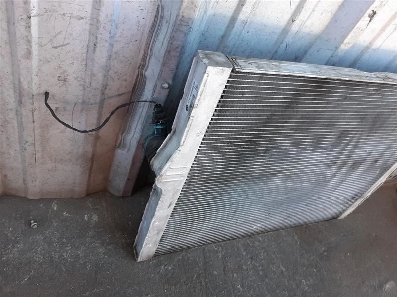 Radiador principal grande para BMW 760i 17117570093 10-15 Foto 3 de 4