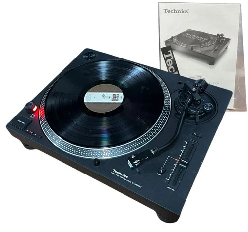 Technics SL-1200MK7 direct drive turntable