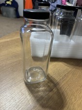 Szklane butelki z etykietami do wszystkich zastosowań do przechowywania