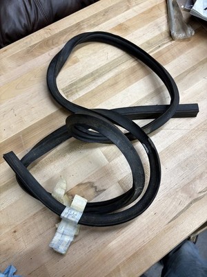 NOS NLA MERCEDES w189 300 WINDSHIELD PILLAR GASKET SEAL ADENAUER 1897250066