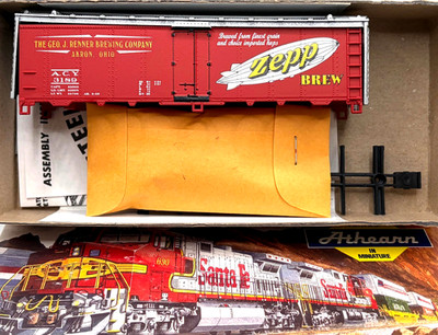 HO GREENWAY PRODUCTS CUSTOM PAINTED BEER REEFER KIT ZEPP BEER AKRON OHIO