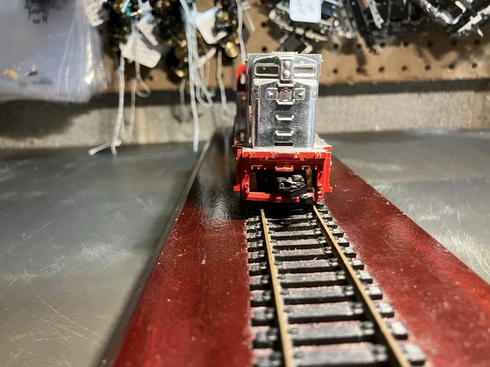 TYCO Mantua HO 4301 Alco 430 Silver Streak Diesel Engine Dummy - Image 4 of 4