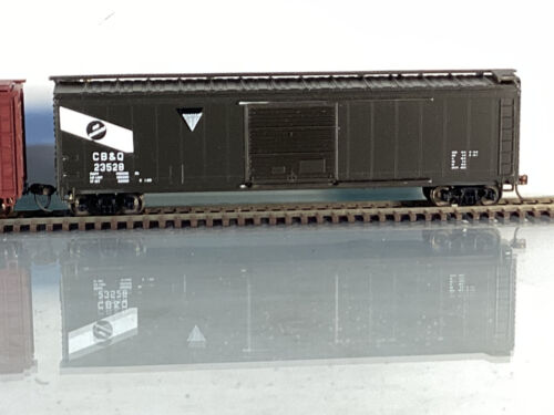 Roundhouse HO Lot/2 CB&Q Box Cars, One OSB, One Steel side, Metal Wheels, Kncl C - Picture 4 of 6