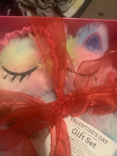 Unicorn Slippers With Unicorn Sleeping Mask - Picture 7 of 8